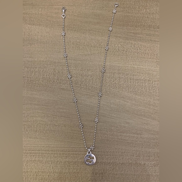 GUCCI INTERLOCKING PENDANT NECKLACE - Picture 4 of 13